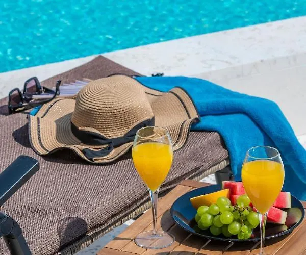 Rougemarin Heritage House With Private Pool Villa *